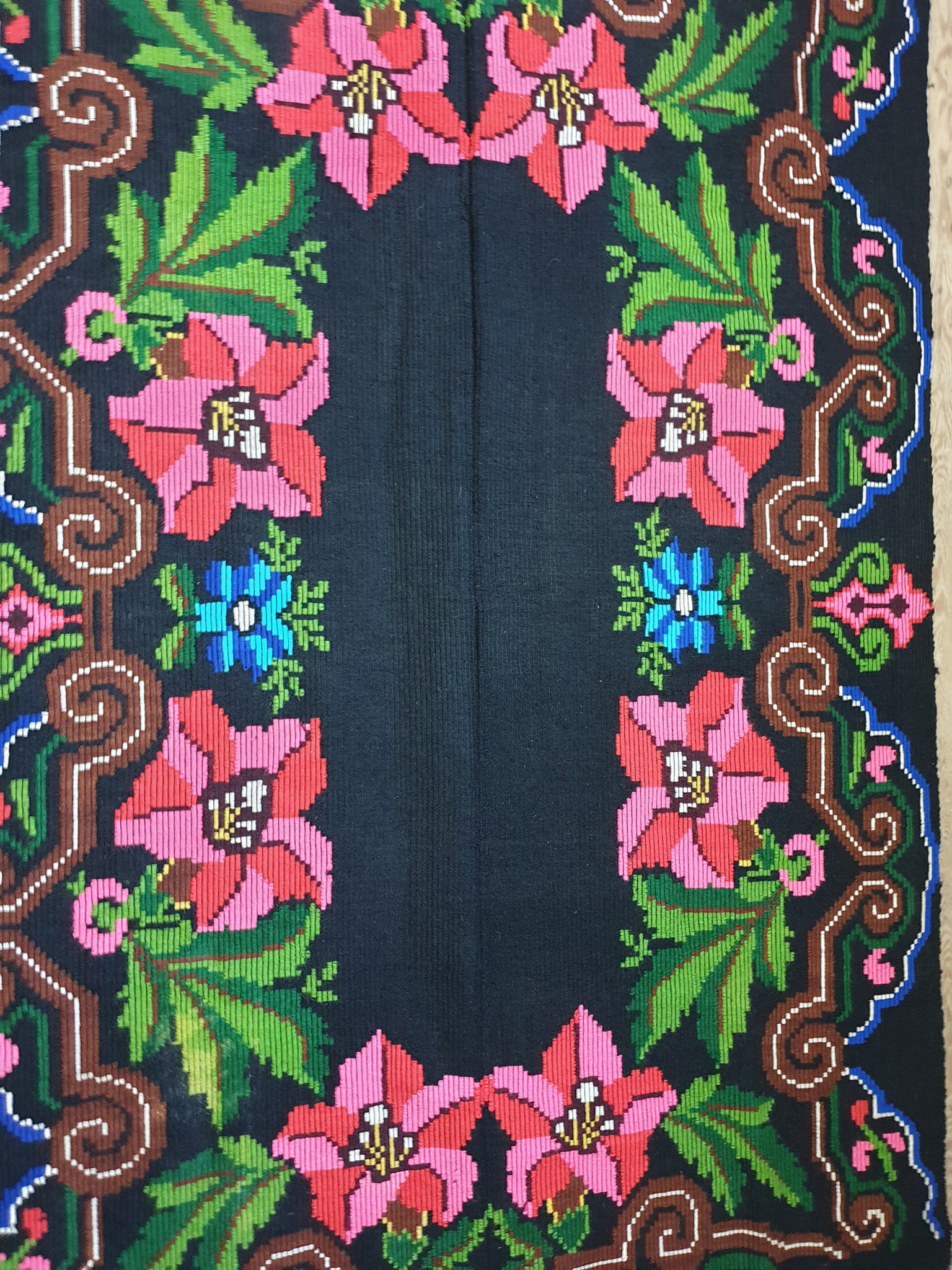 Vintage Floral Romanian Bedspread or Rug, 196x137 cm, view 10