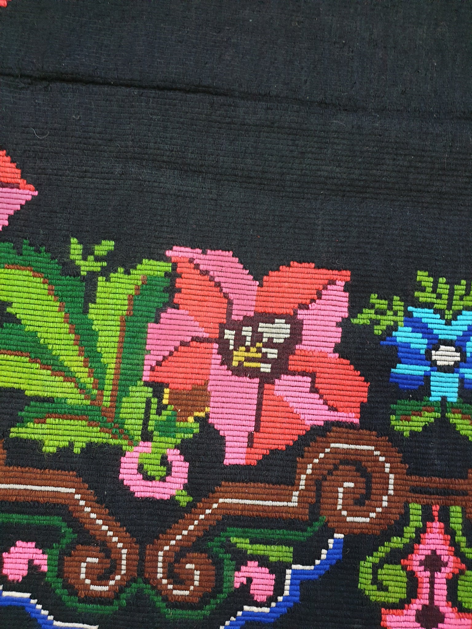 Vintage Floral Romanian Bedspread or Rug, 196x137 cm, view 9