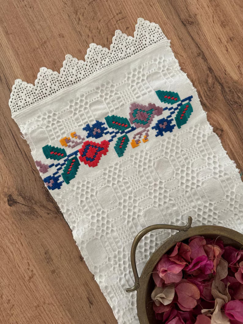 Vintage Romanian Folk Towel with Lace, 66x21 cm, view 8