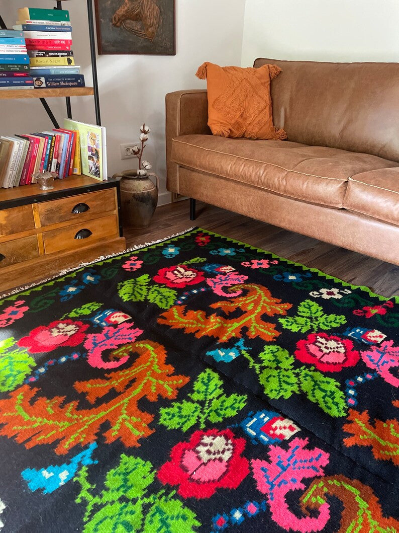 Vintage Pink Floral Romanian Wool Kilim Rug, 213x169 cm, view 2