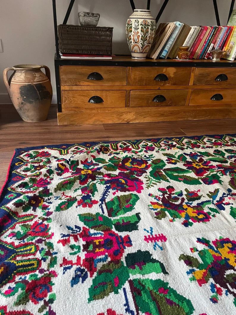 Vintage White Floral Romanian Wool Rug, 192x130 cm, view 2