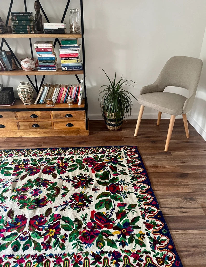 Vintage White Floral Romanian Wool Rug, 192x130 cm, view 5