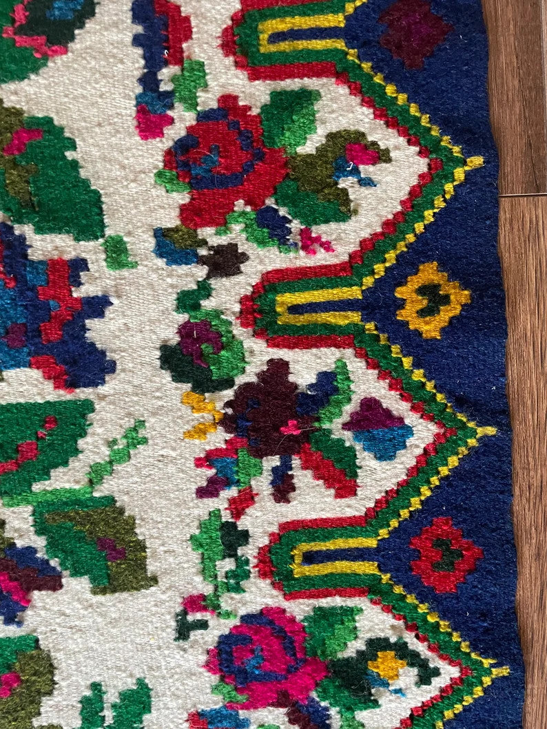 Vintage White Floral Romanian Wool Rug, 192x130 cm, view 7