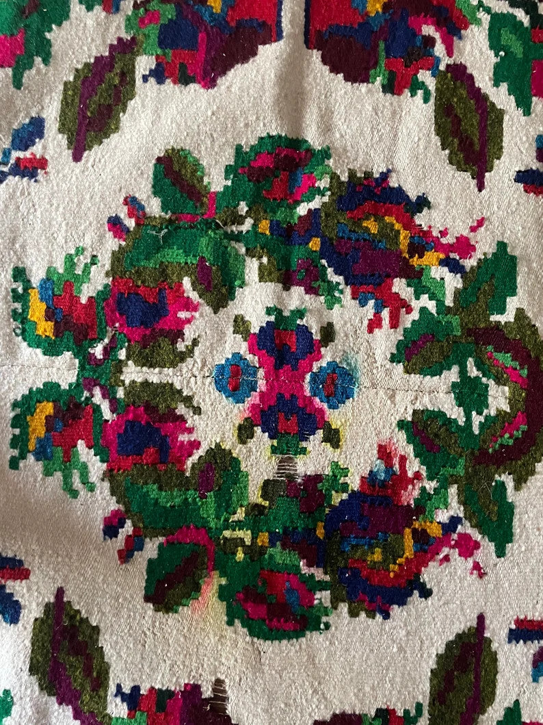 Vintage White Floral Romanian Wool Rug, 192x130 cm, view 9