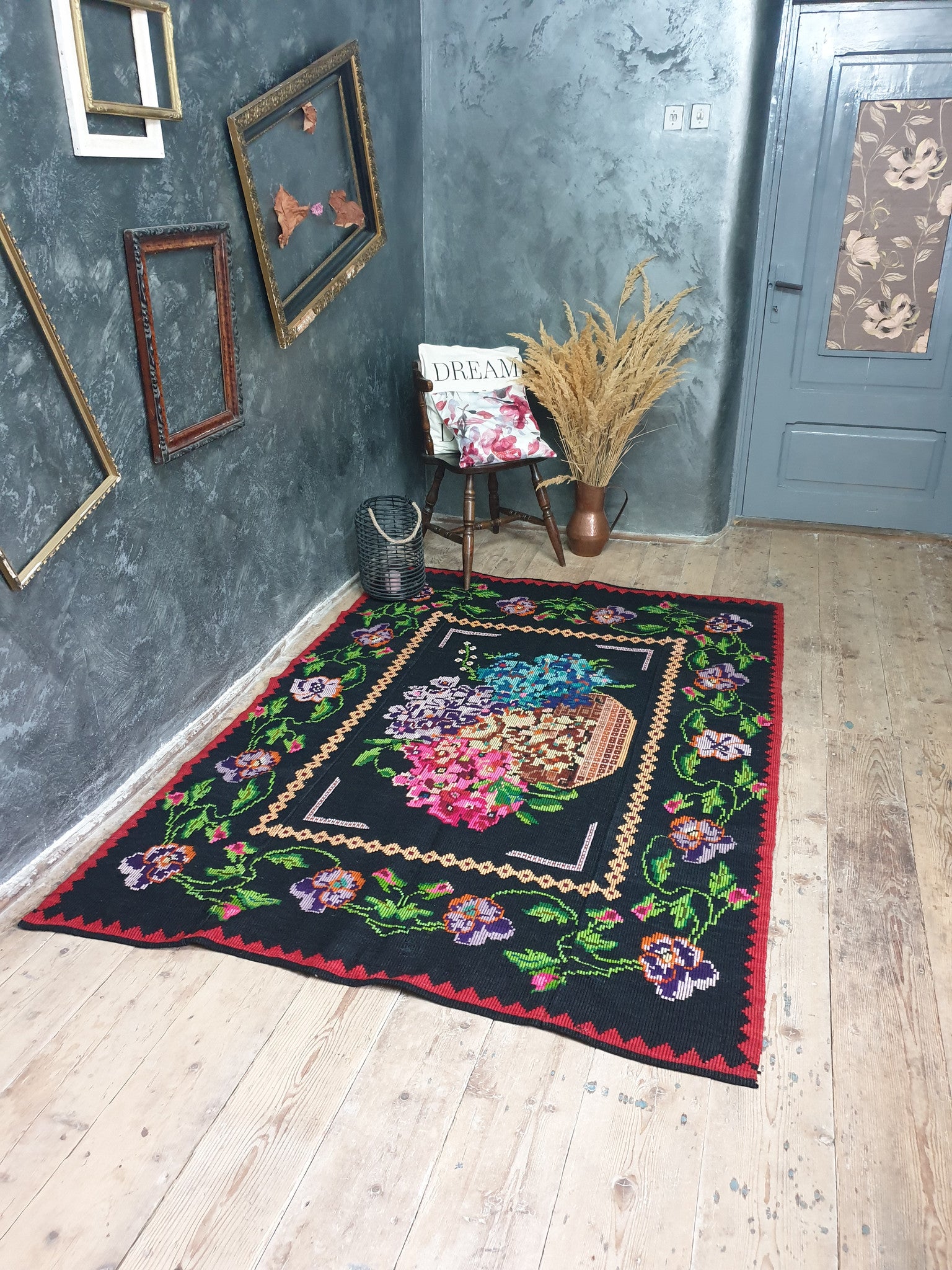 Vintage Black Floral Romanian Wool Rug, 210x151 cm, view 4