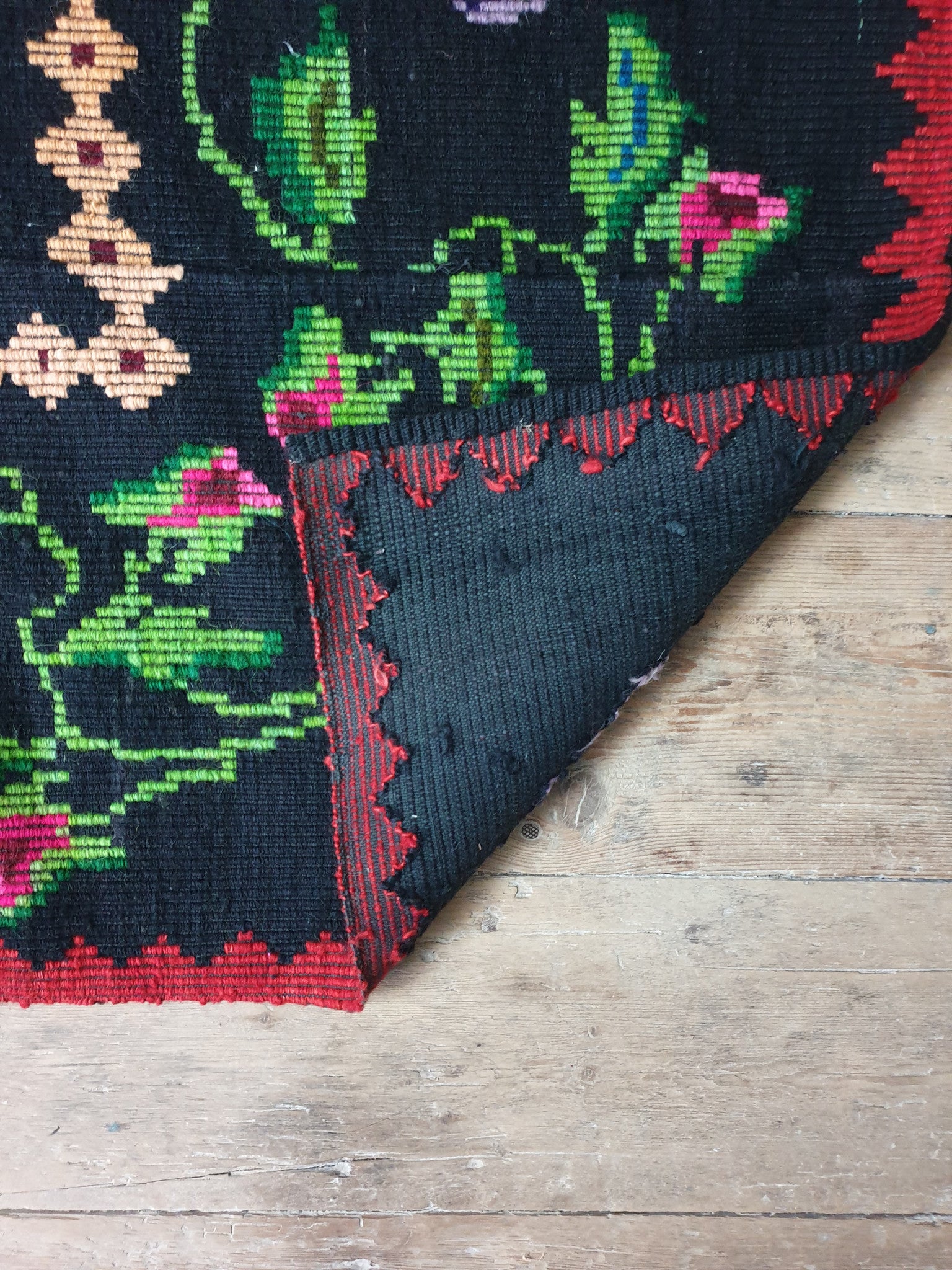 Vintage Black Floral Romanian Wool Rug, 210x151 cm, view 9