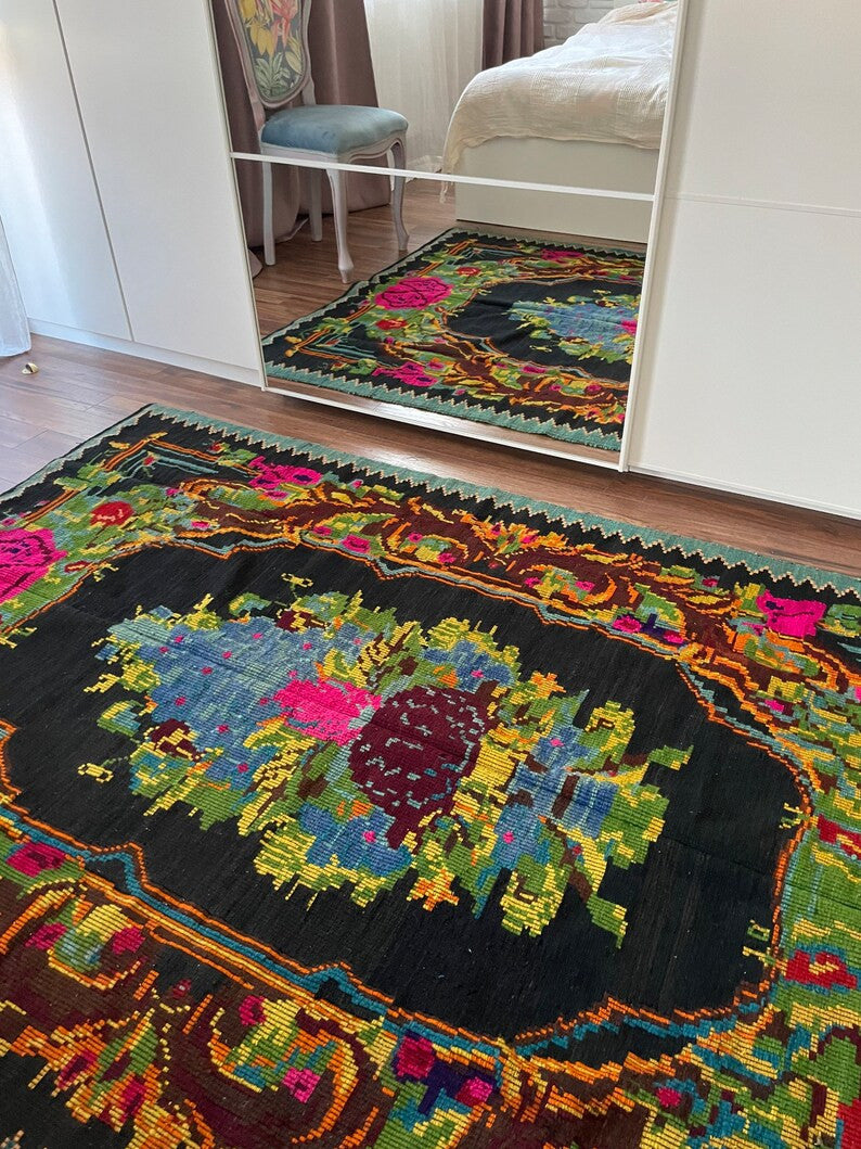 Vintage Floral Romanian Wool Rug, 227x154 cm, view 3