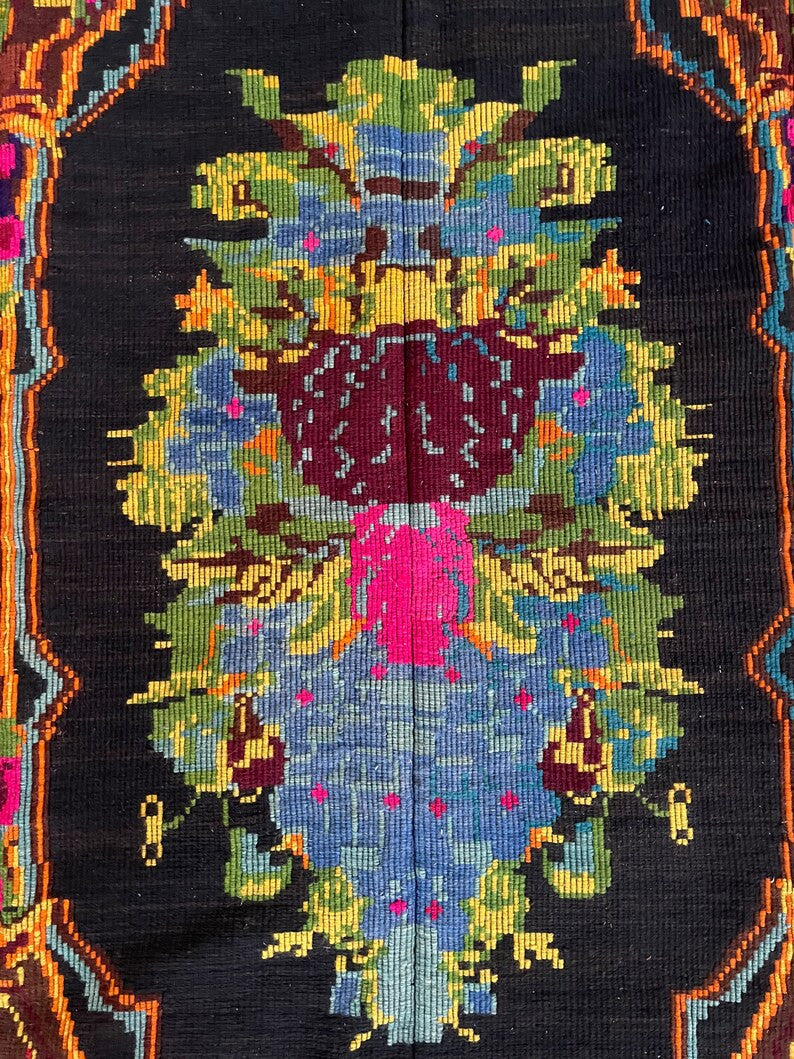 Vintage Floral Romanian Wool Rug, 227x154 cm, view 4