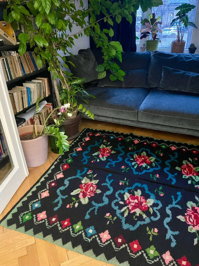 Vintage Pink Floral Romanian Wool Rug, 174x157 cm, view 3