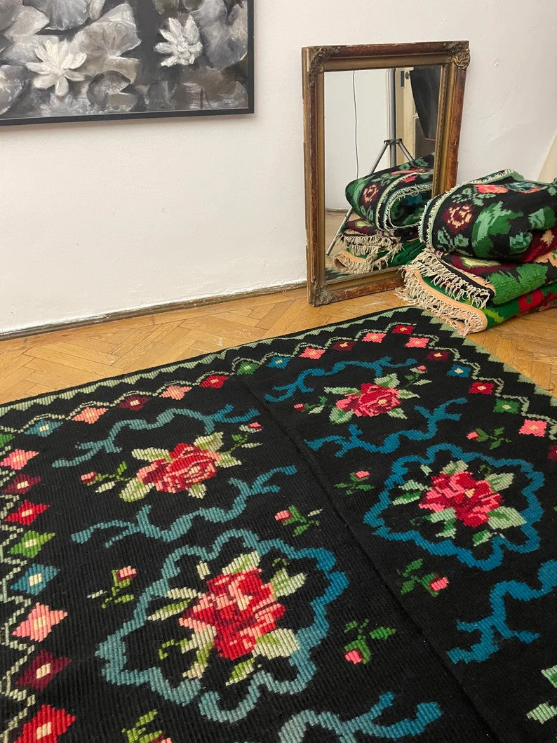 Vintage Pink Floral Romanian Wool Rug, 174x157 cm, view 4