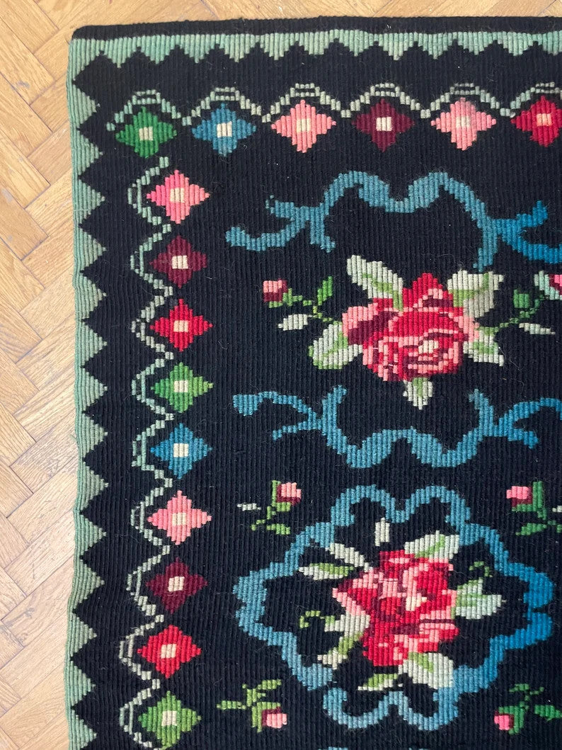 Vintage Pink Floral Romanian Wool Rug, 174x157 cm, view 5