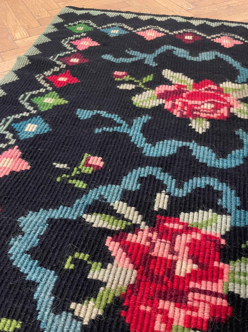 Vintage Pink Floral Romanian Wool Rug, 174x157 cm, view 9