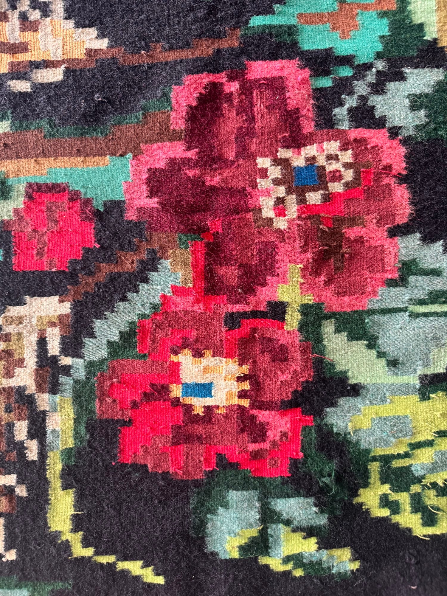 Vintage Black Floral Transylvanian Wool Rug, 230x145 cm, view 3